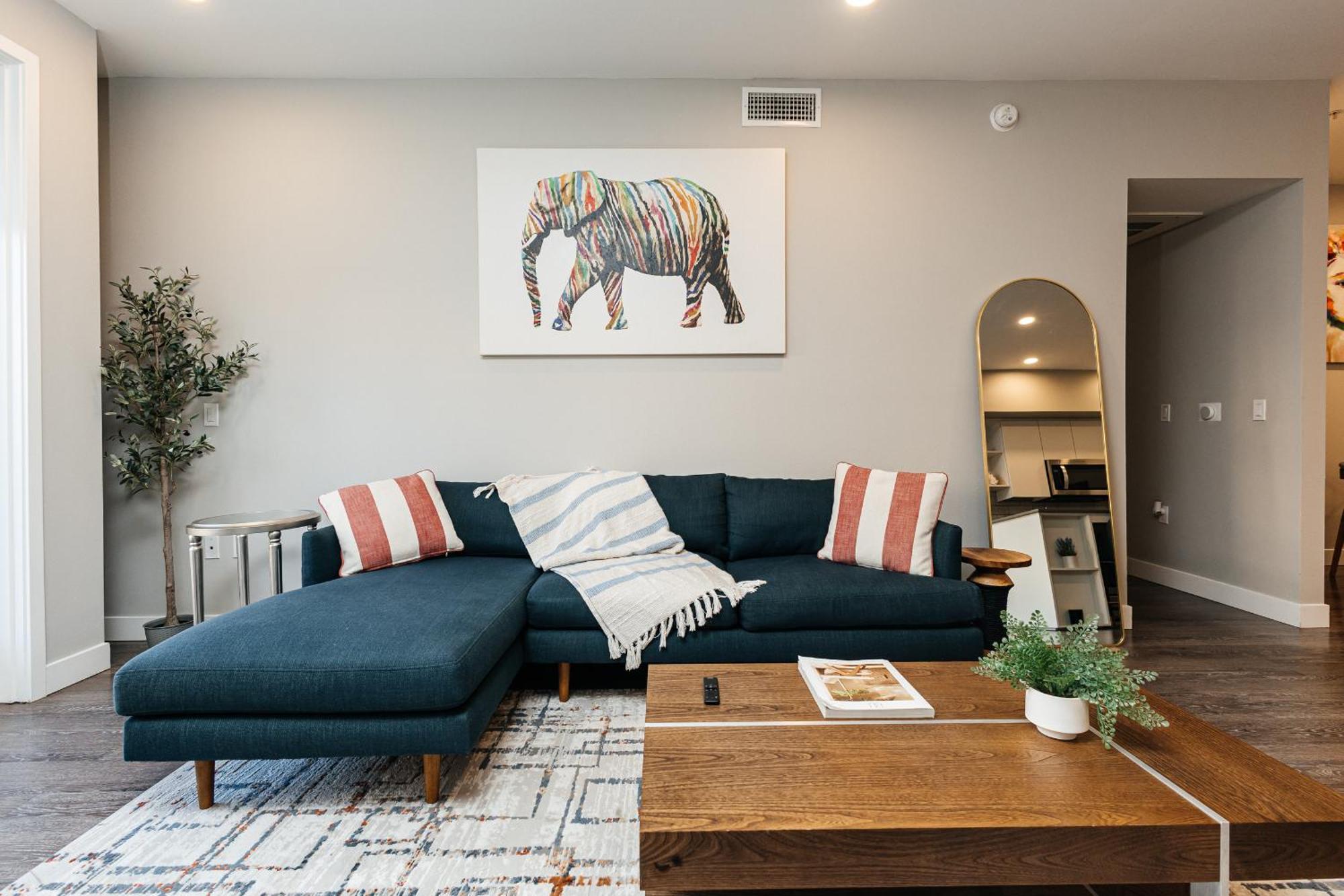 Stylish Cozy With Pool And Gym In Weho *