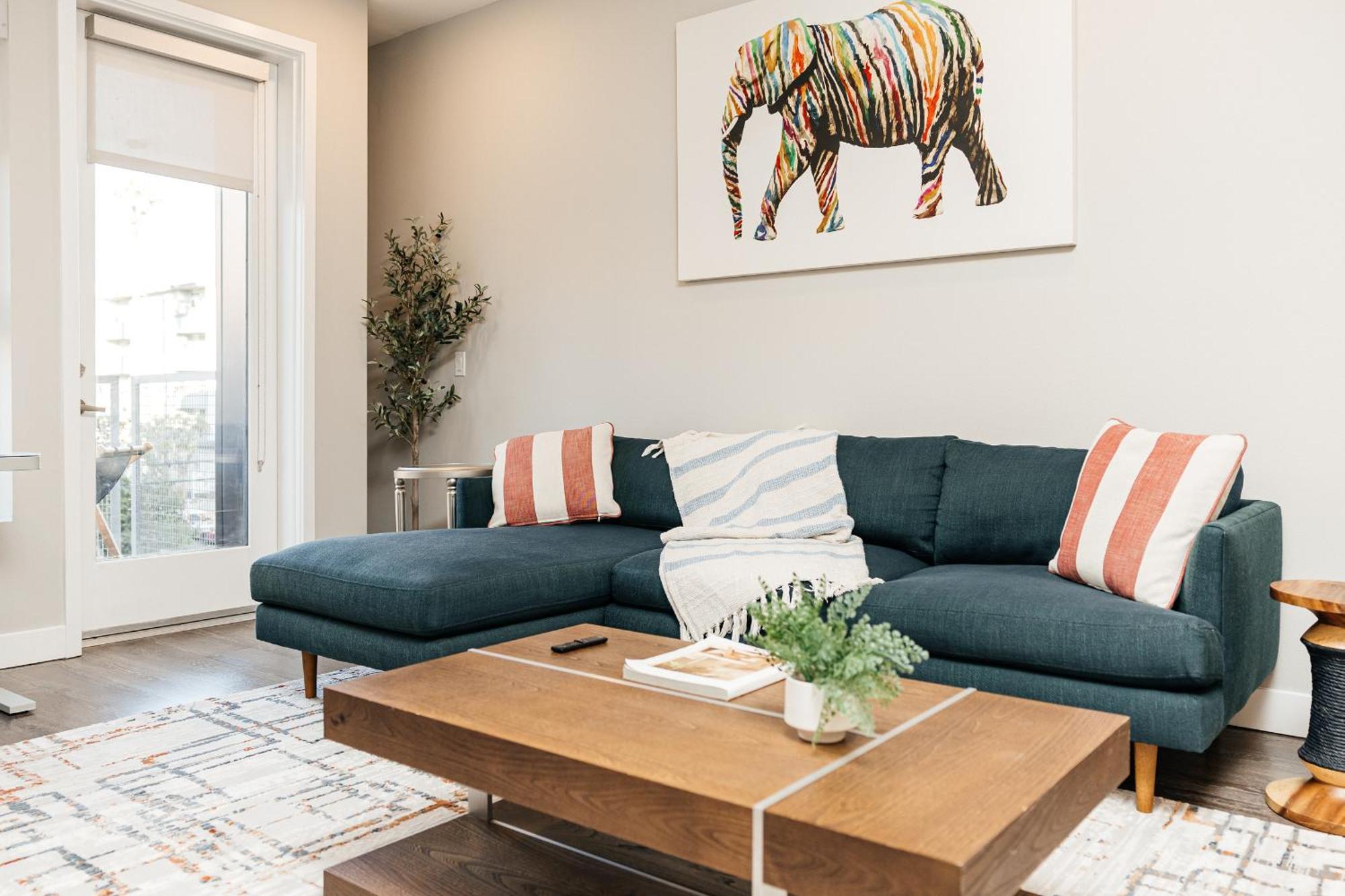 Stylish Cozy With Pool And Gym In Weho